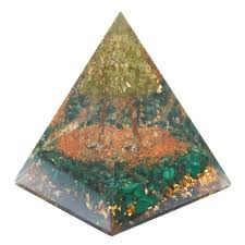 Orgonitpyramide Malachit & Peridot 80mm